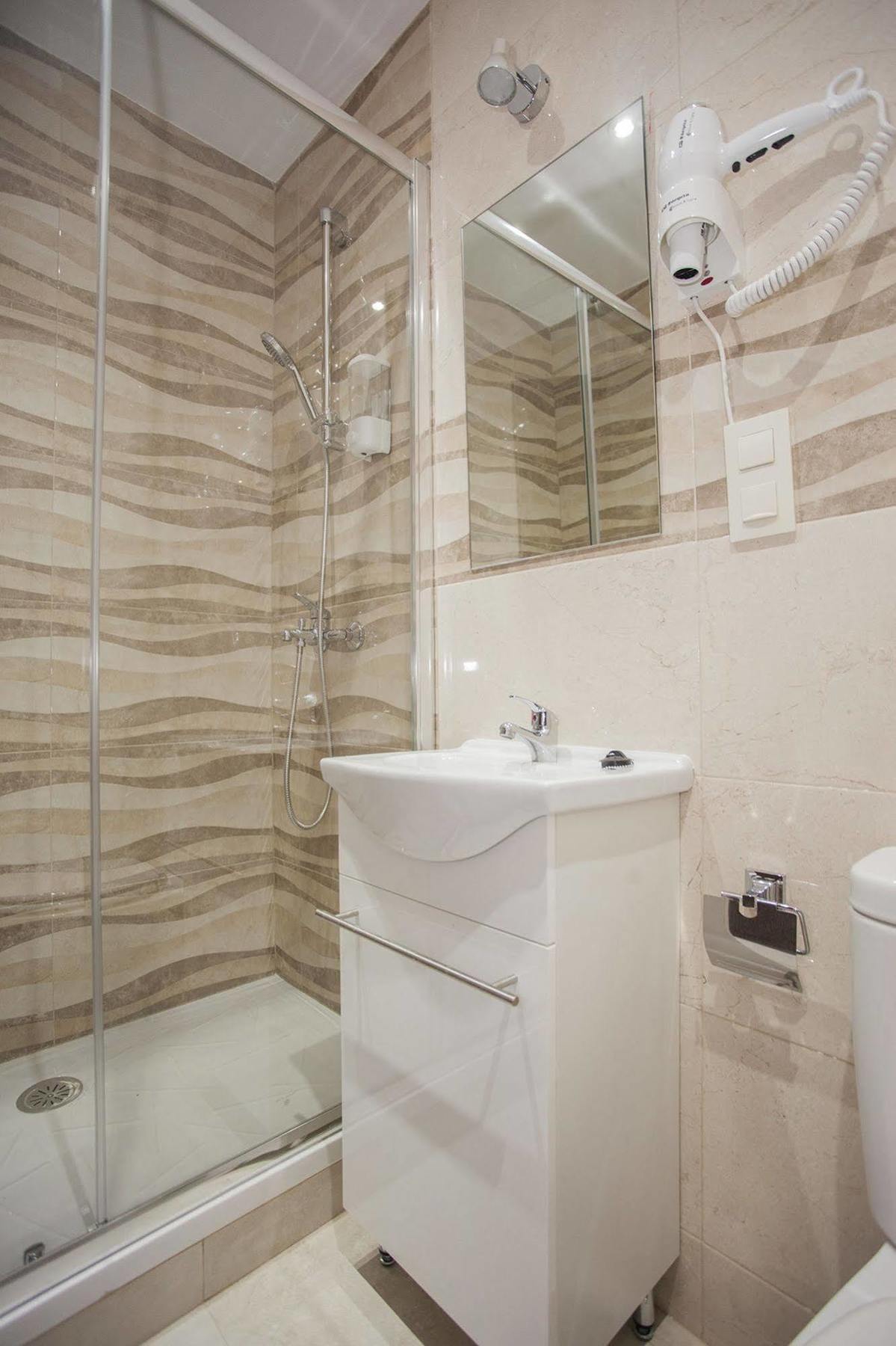 Hostal Rincon De Sol - Centro Madrid - Self Checkin Dış mekan fotoğraf