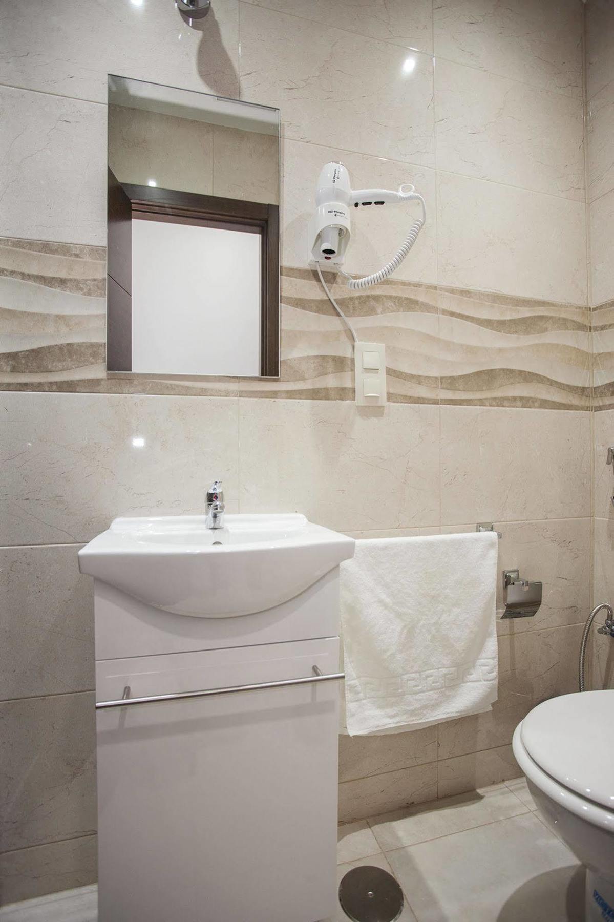 Hostal Rincon De Sol - Centro Madrid - Self Checkin Dış mekan fotoğraf