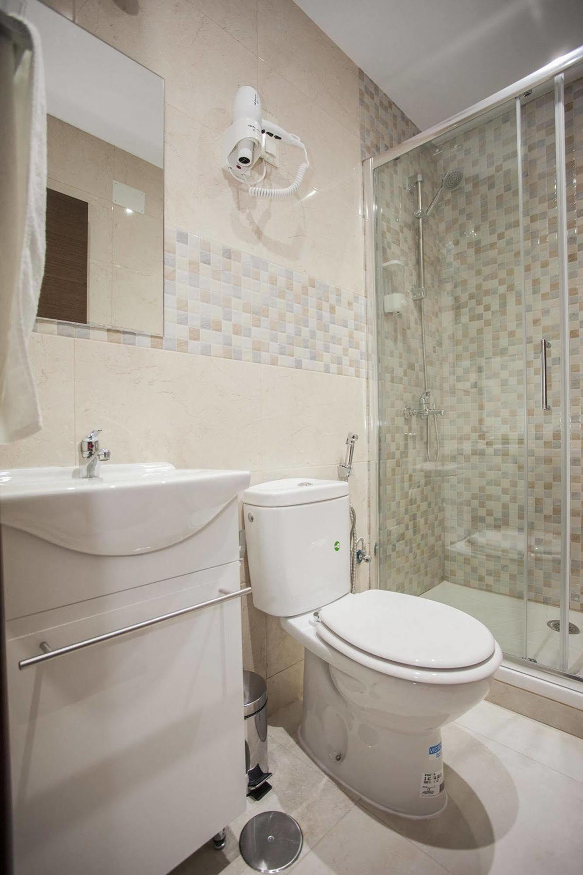 Hostal Rincon De Sol - Centro Madrid - Self Checkin Dış mekan fotoğraf